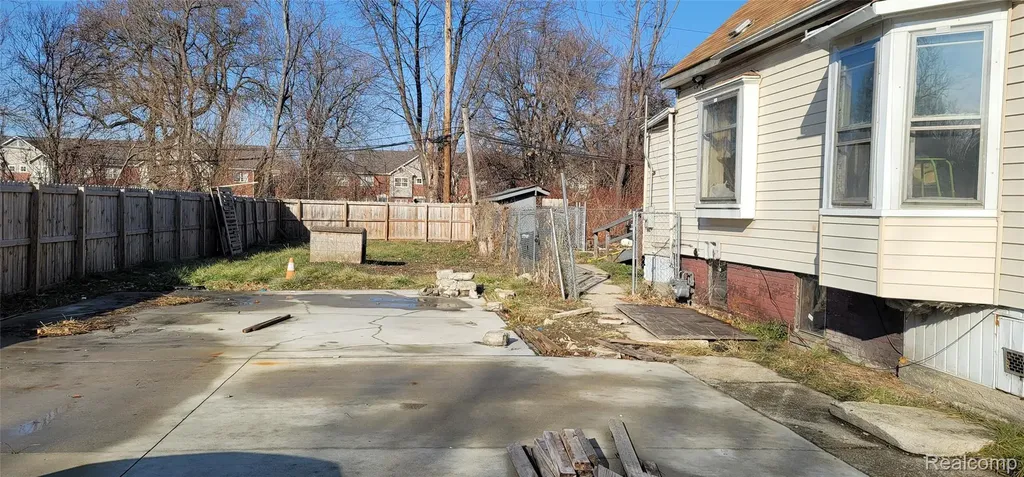 987 E Philadelphia Street Detroit City MI 48211