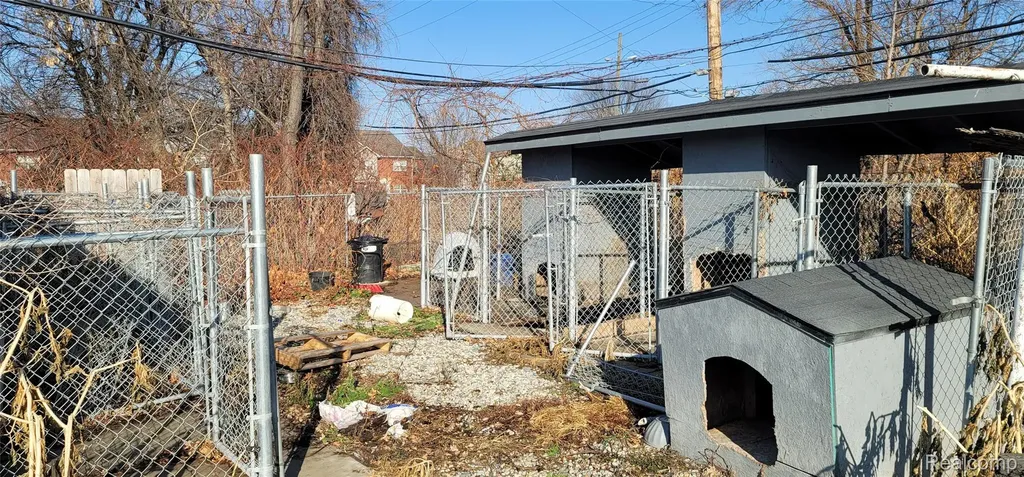 987 E Philadelphia Street Detroit City MI 48211