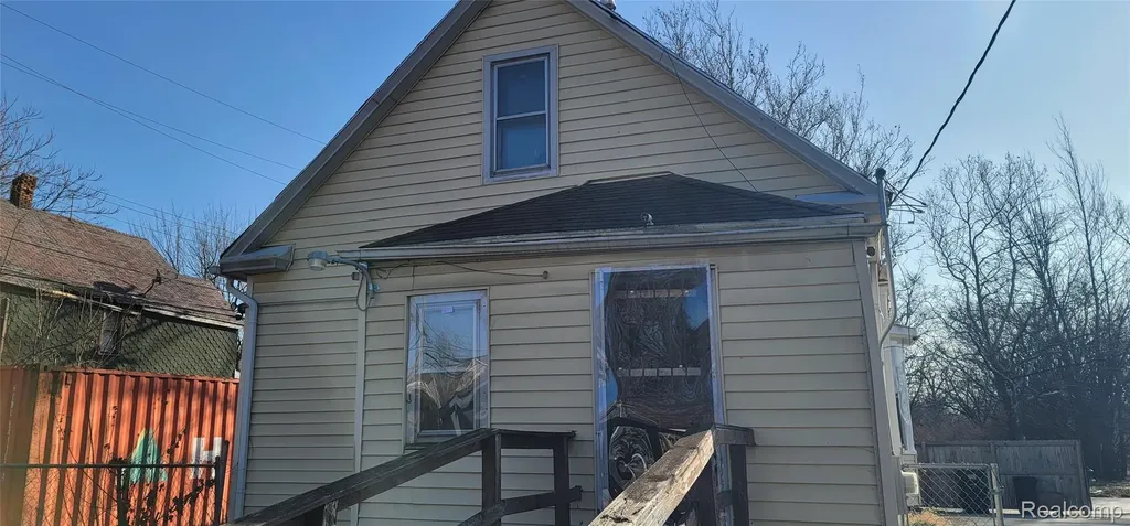 987 E Philadelphia Street Detroit City MI 48211