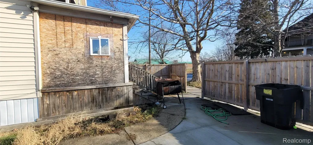 987 E Philadelphia Street Detroit City MI 48211