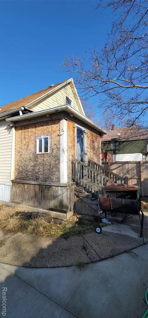 987 E Philadelphia Street Detroit City MI 48211