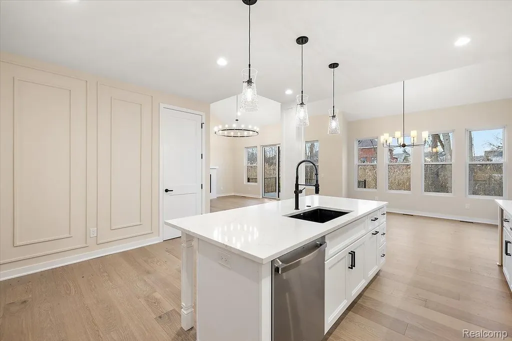 2044 Breckenridge Court Rochester City MI 48307