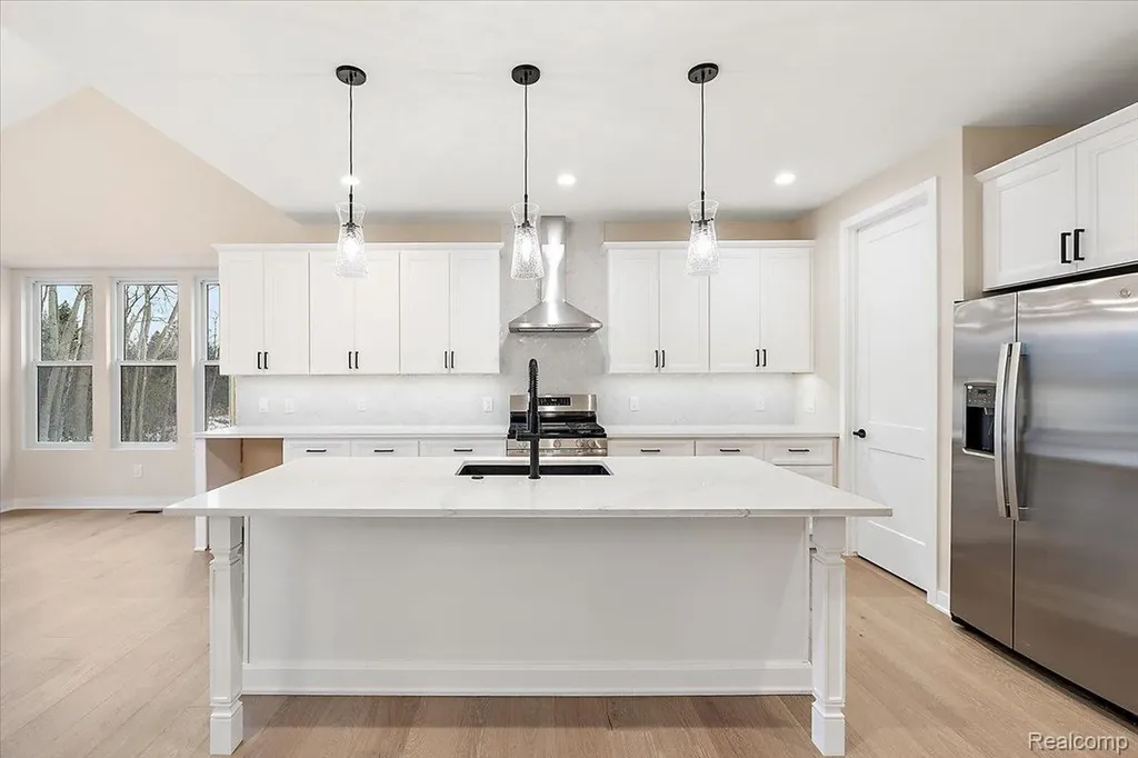 2044 Breckenridge Court Rochester City MI 48307