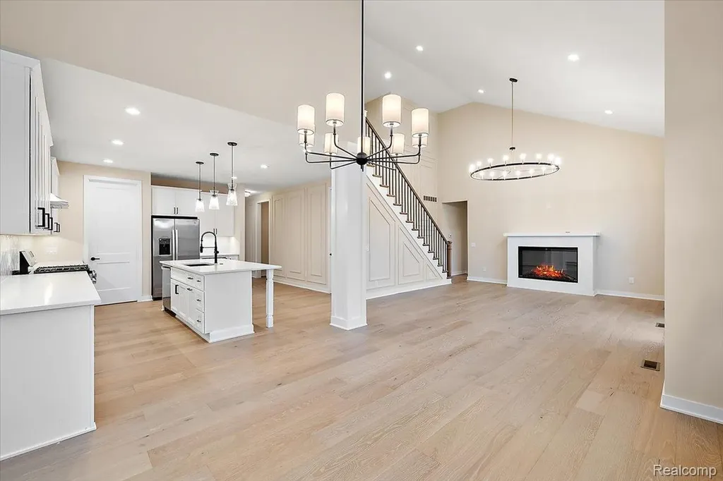 2044 Breckenridge Court Rochester City MI 48307