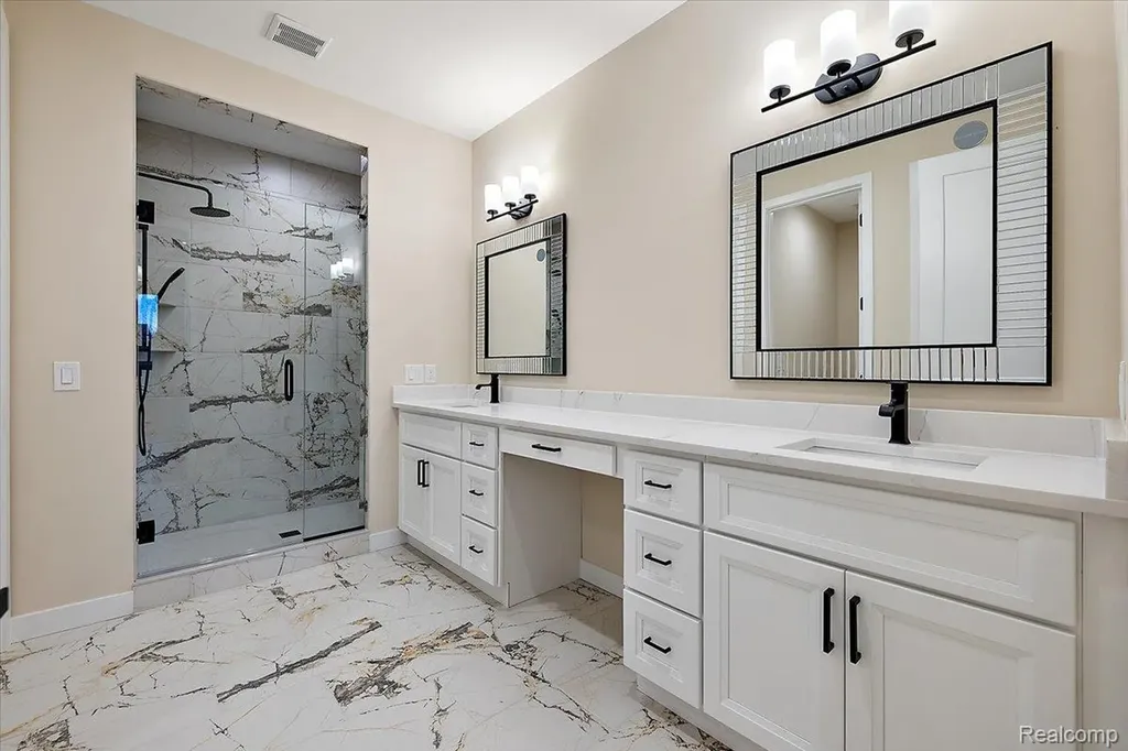 2044 Breckenridge Court Rochester City MI 48307