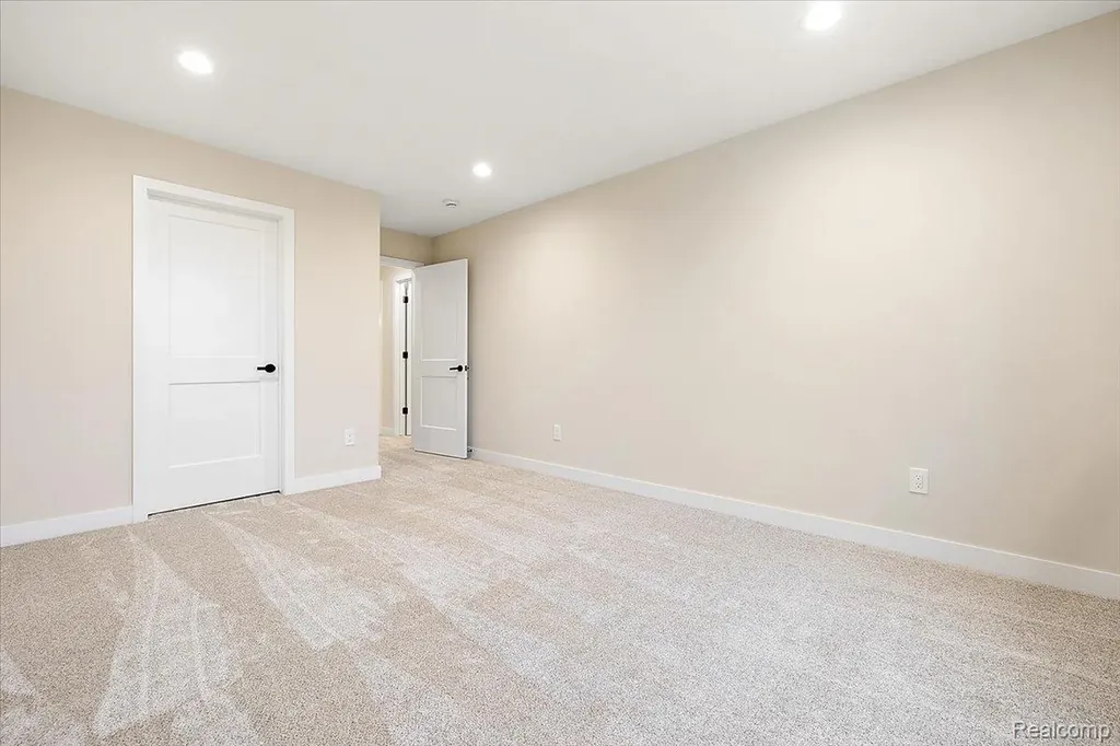 2044 Breckenridge Court Rochester City MI 48307