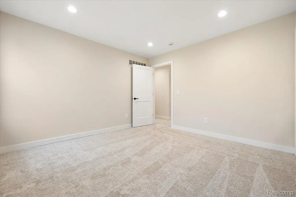 2044 Breckenridge Court Rochester City MI 48307
