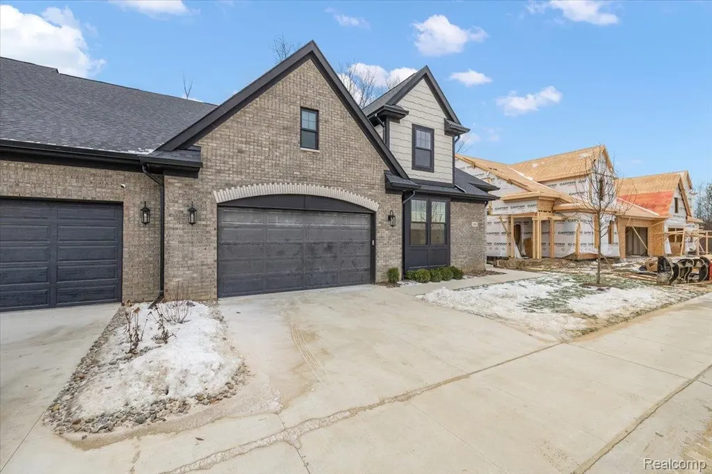 2044 Breckenridge Court Rochester City MI 48307