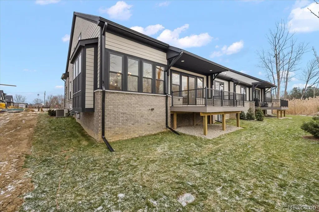 2044 Breckenridge Court Rochester City MI 48307