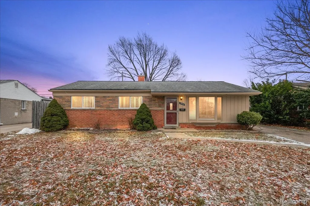 32416 Exeter Drive Warren City MI 48092