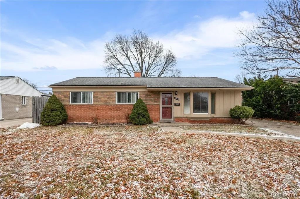 32416 Exeter Drive Warren City MI 48092