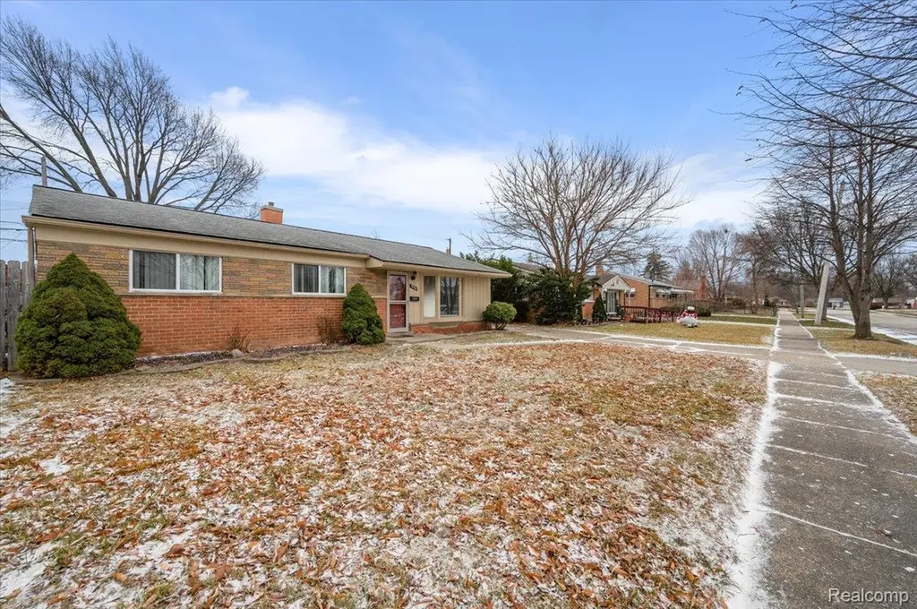 32416 Exeter Drive Warren City MI 48092