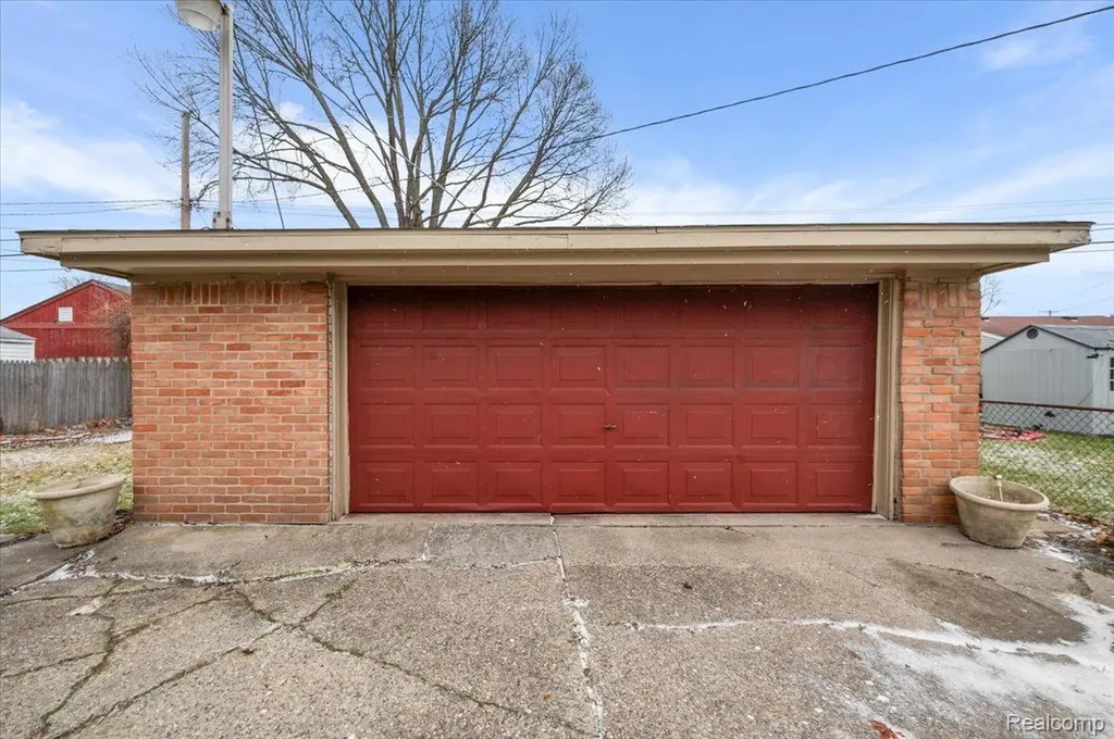 32416 Exeter Drive Warren City MI 48092