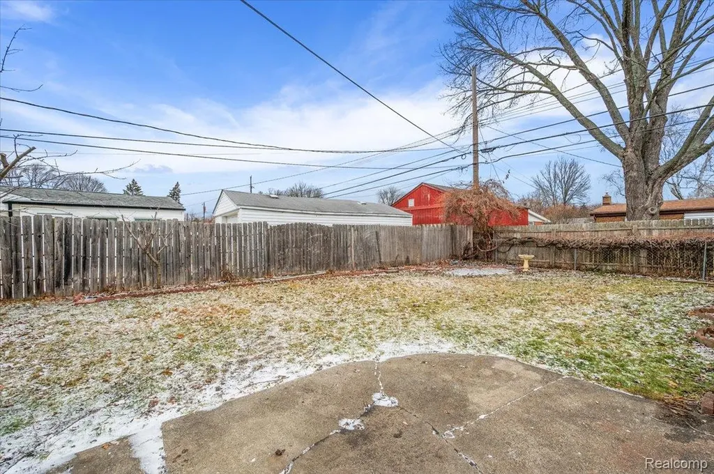 32416 Exeter Drive Warren City MI 48092