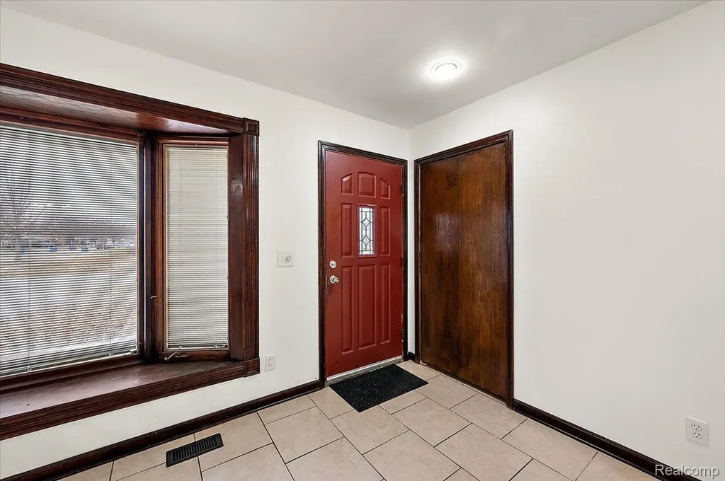 32416 Exeter Drive Warren City MI 48092