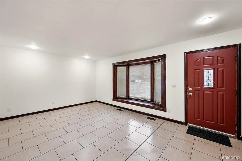 32416 Exeter Drive Warren City MI 48092