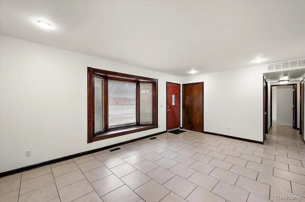 32416 Exeter Drive Warren City MI 48092
