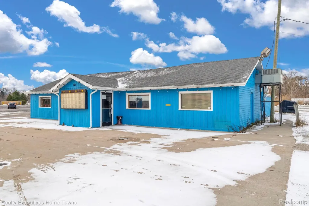 521 24th Street Port Huron City MI 48060