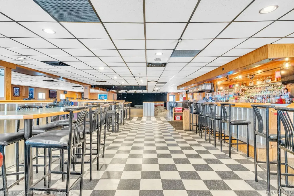 521 24th Street Port Huron City MI 48060