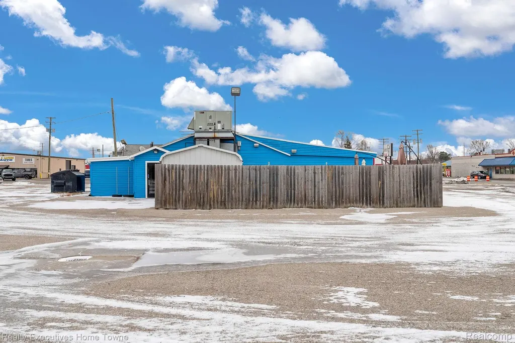 521 24th Street Port Huron City MI 48060