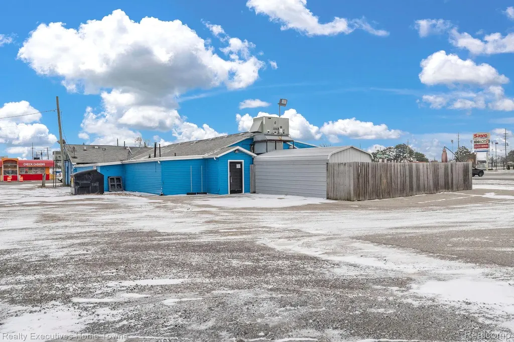 521 24th Street Port Huron City MI 48060