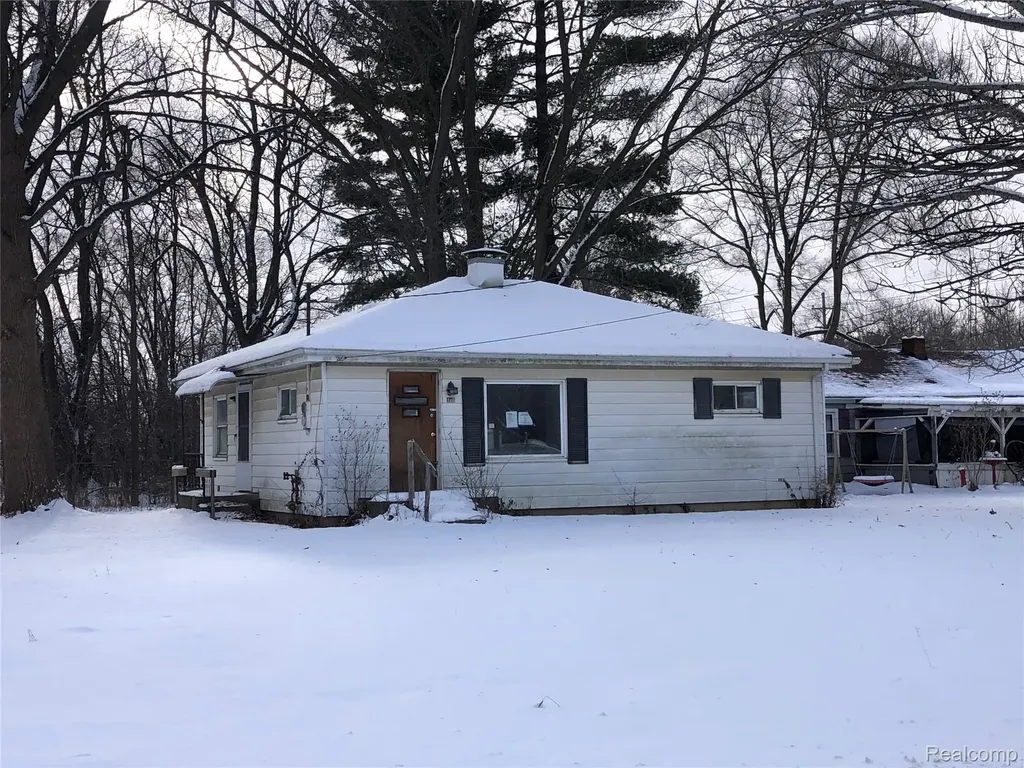 1704 E Webster Road Flint City MI 48505