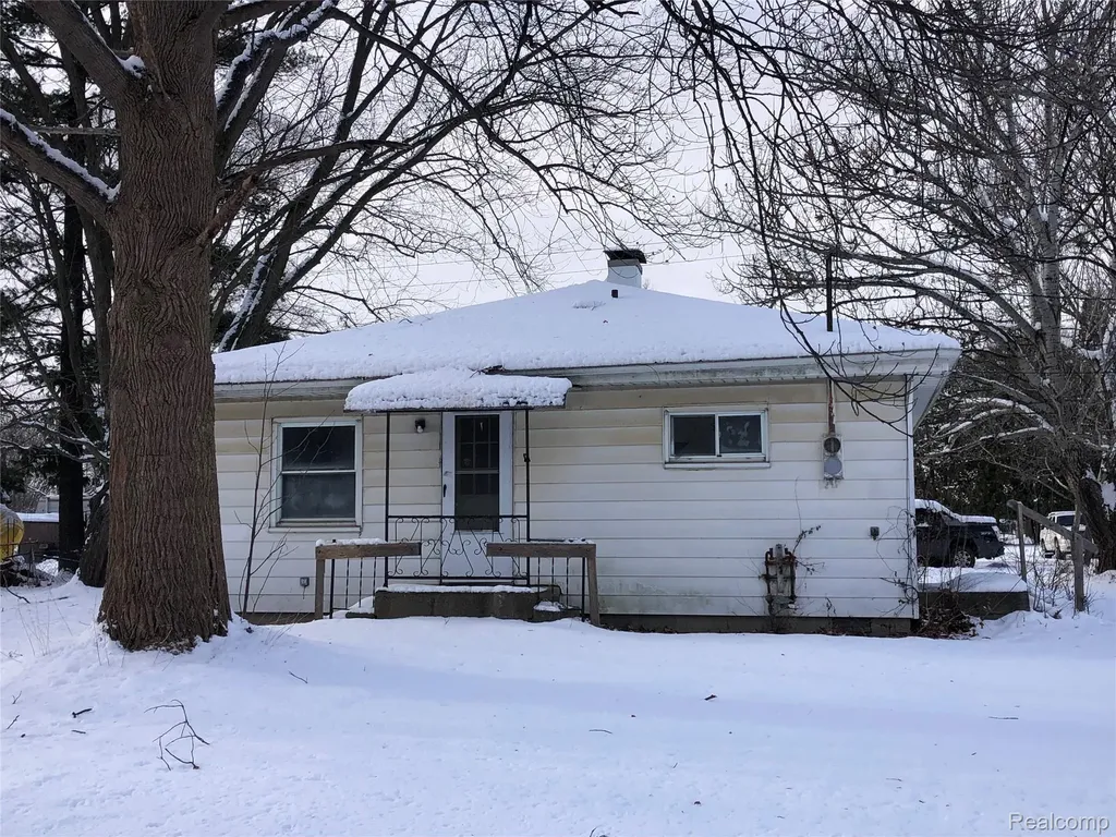 1704 E Webster Road Flint City MI 48505