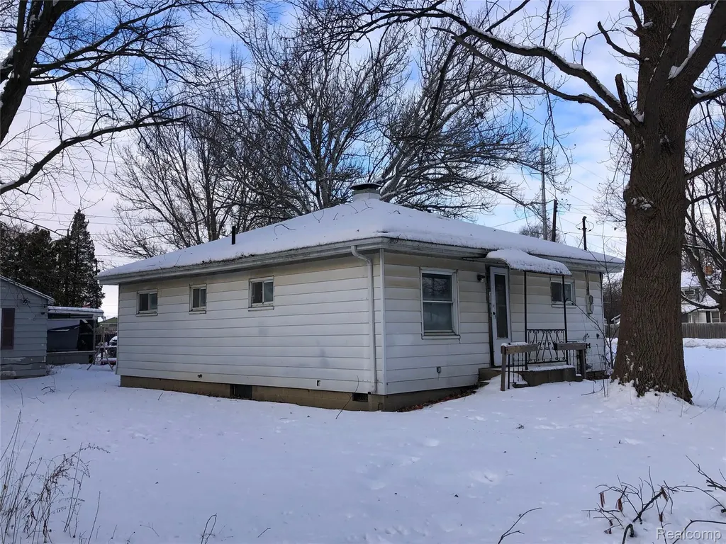 1704 E Webster Road Flint City MI 48505