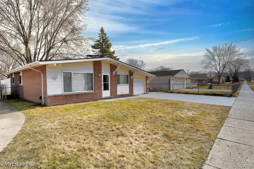 547 S Hawthorne Street Westland City MI 48186