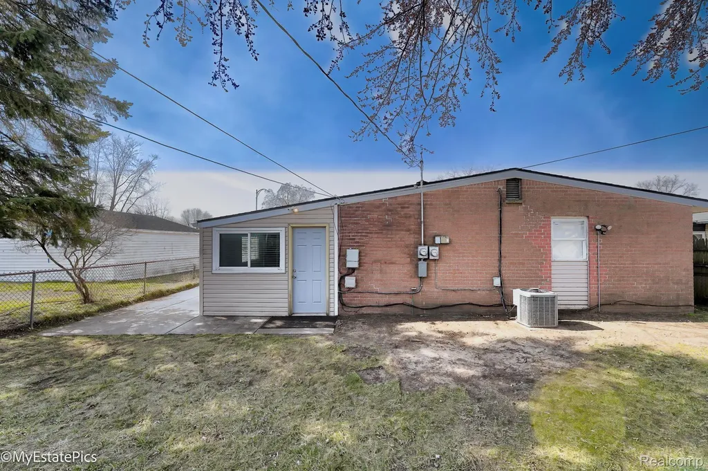 547 S Hawthorne Street Westland City MI 48186