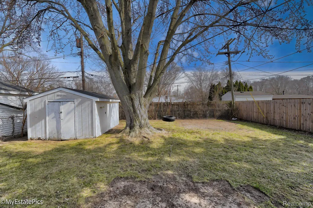 547 S Hawthorne Street Westland City MI 48186