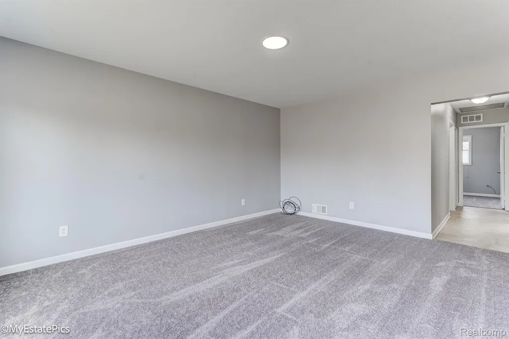 547 S Hawthorne Street Westland City MI 48186