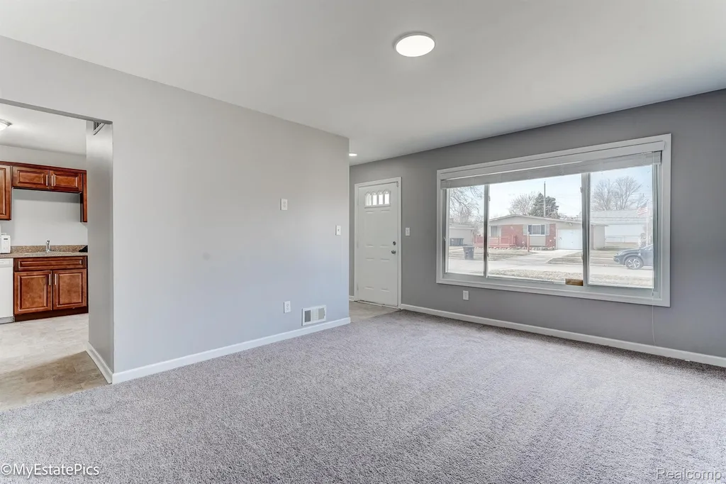 547 S Hawthorne Street Westland City MI 48186
