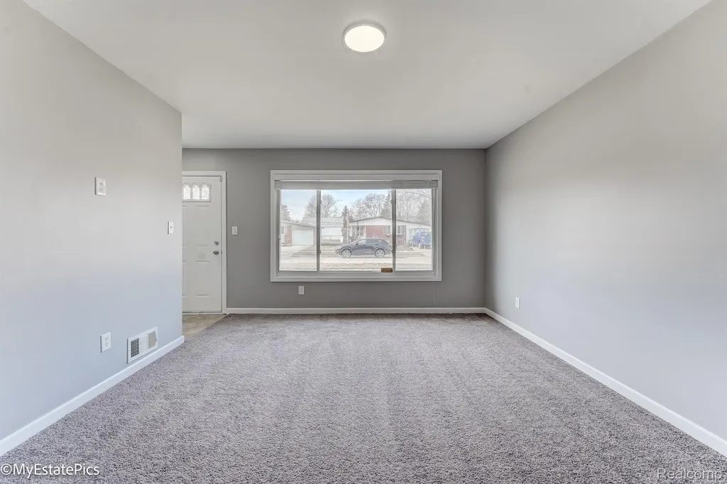 547 S Hawthorne Street Westland City MI 48186