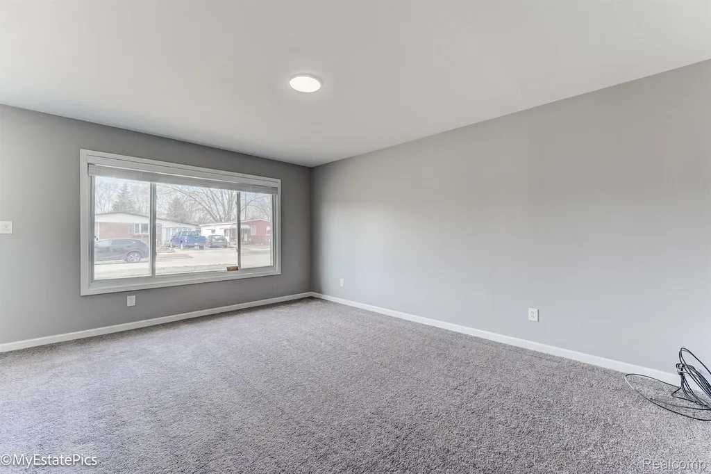 547 S Hawthorne Street Westland City MI 48186
