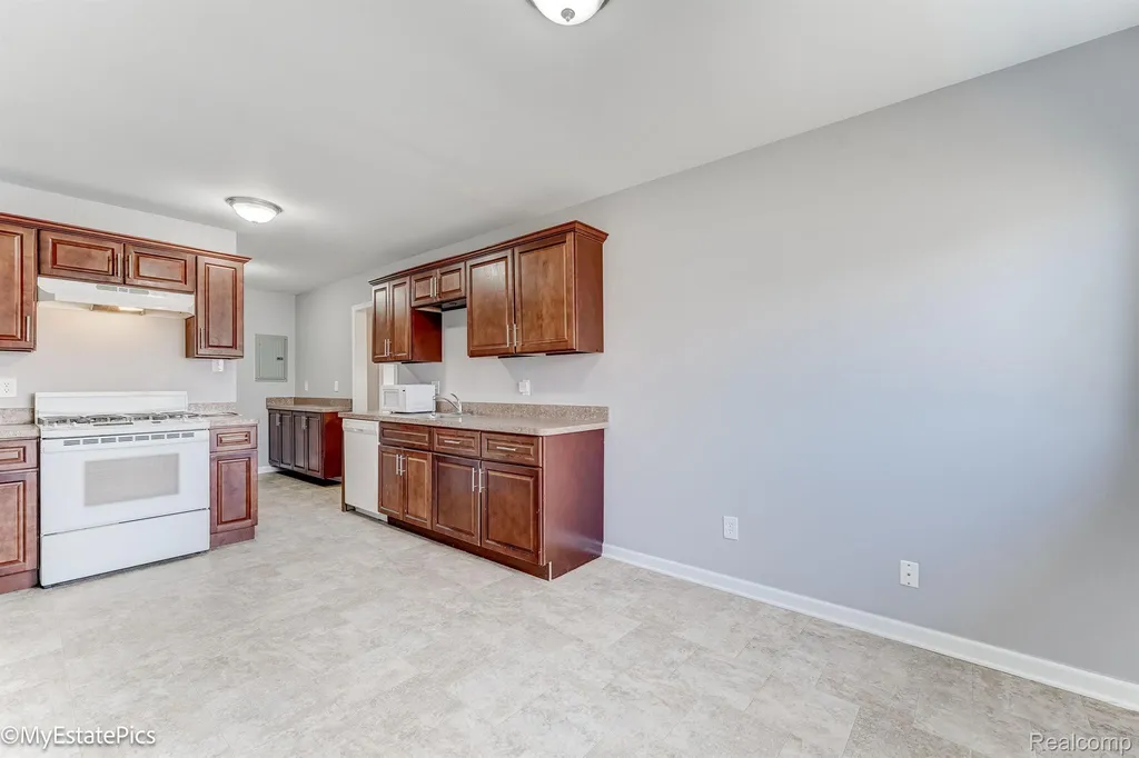 547 S Hawthorne Street Westland City MI 48186