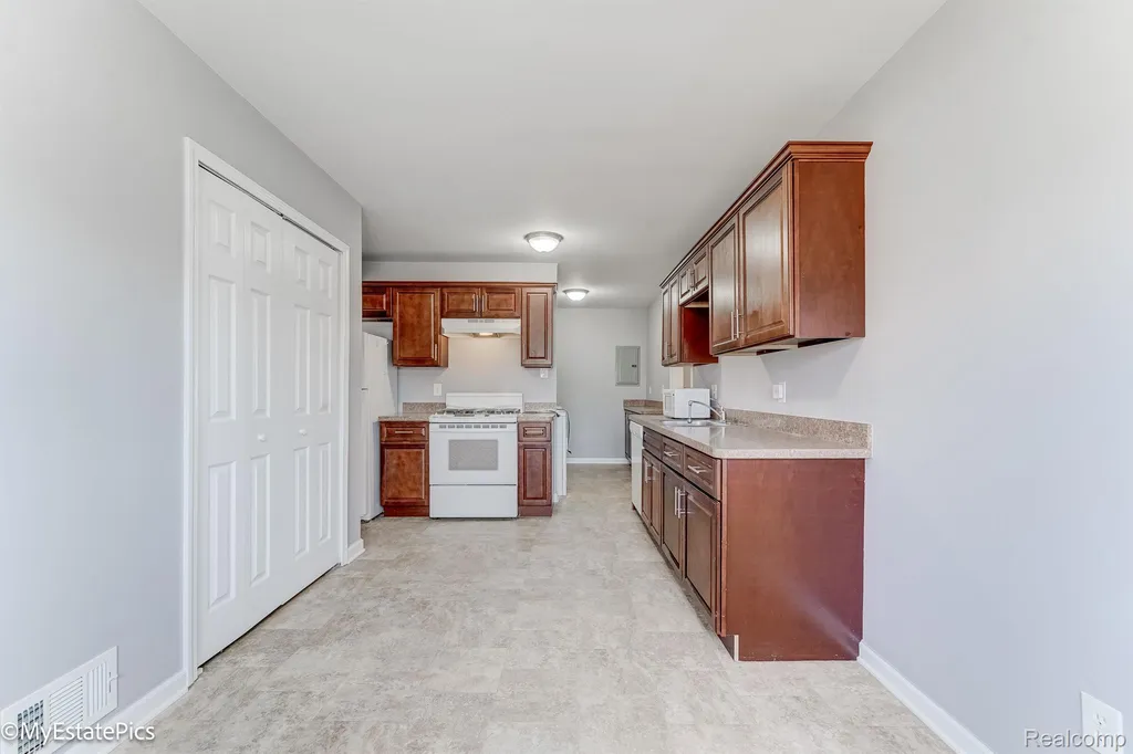 547 S Hawthorne Street Westland City MI 48186