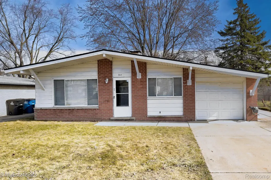 547 S Hawthorne Street Westland City MI 48186