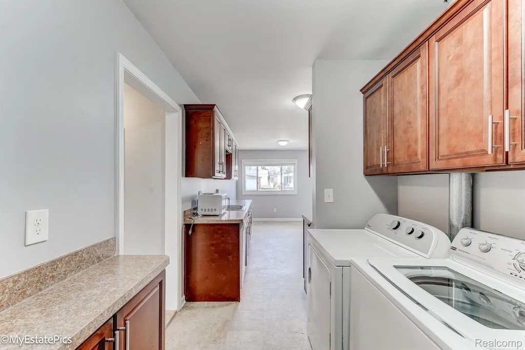 547 S Hawthorne Street Westland City MI 48186