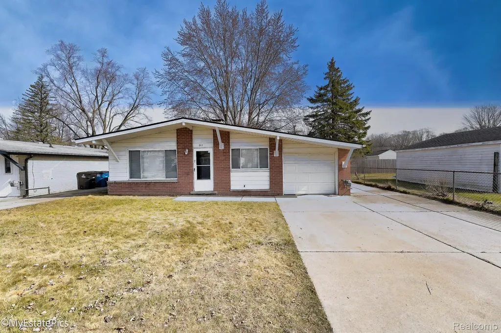 547 S Hawthorne Street Westland City MI 48186