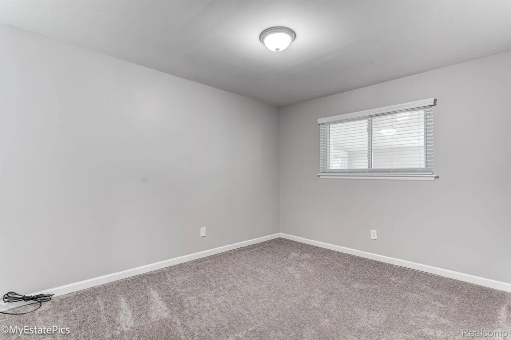 547 S Hawthorne Street Westland City MI 48186