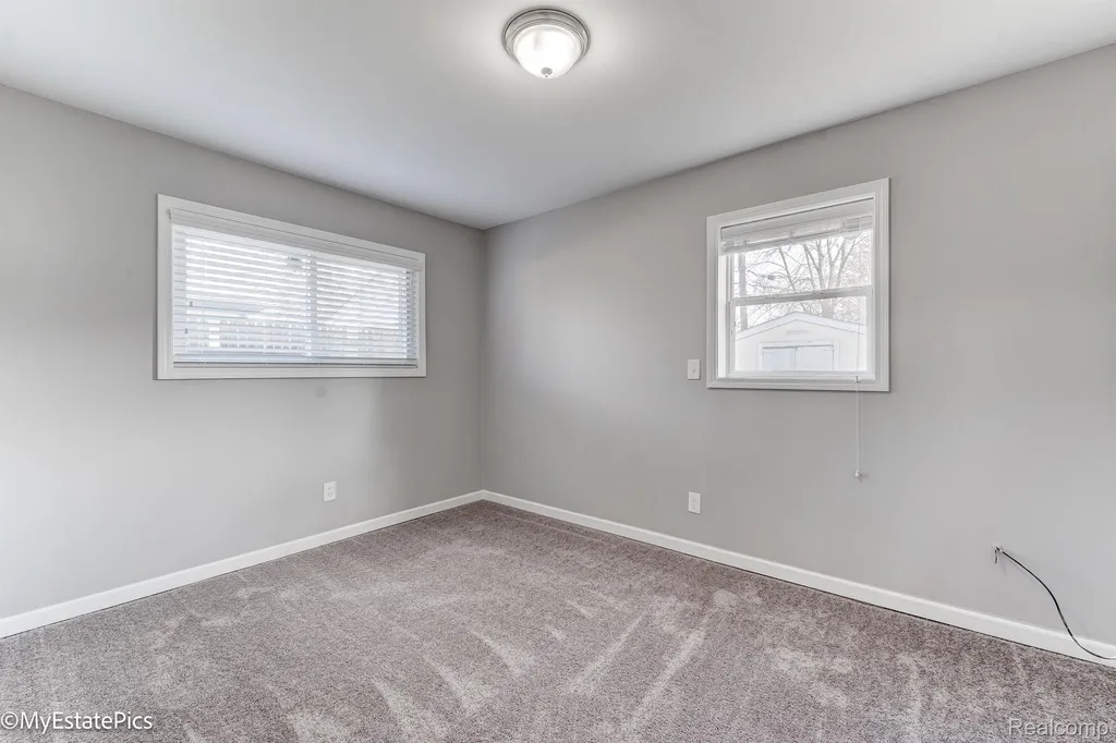 547 S Hawthorne Street Westland City MI 48186
