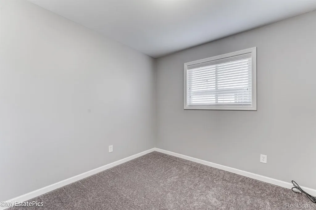 547 S Hawthorne Street Westland City MI 48186