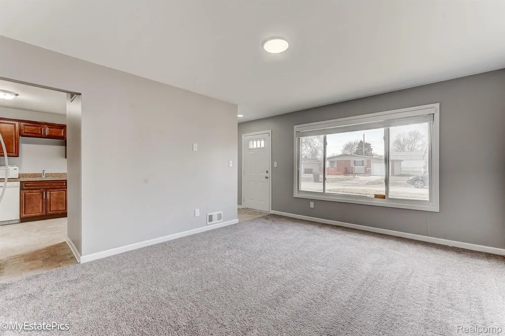 547 S Hawthorne Street Westland City MI 48186