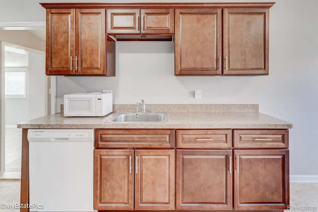 547 S Hawthorne Street Westland City MI 48186