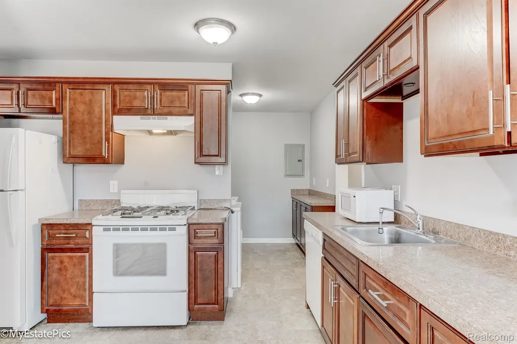 547 S Hawthorne Street Westland City MI 48186