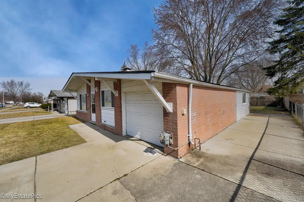 547 S Hawthorne Street Westland City MI 48186
