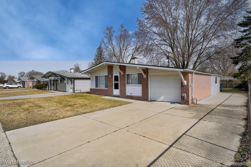 547 S Hawthorne Street Westland City MI 48186