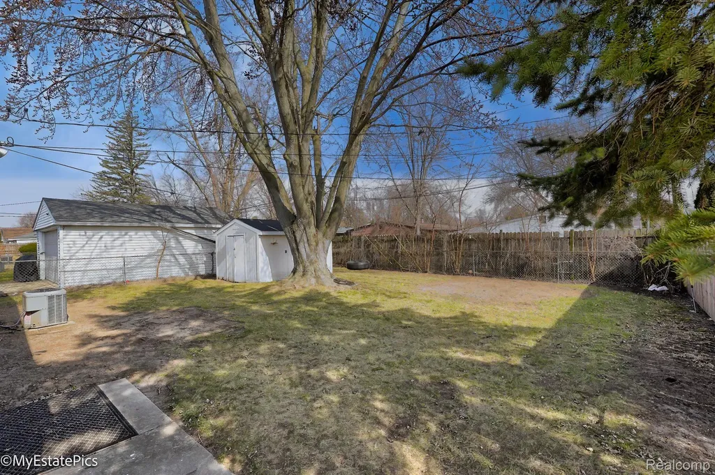 547 S Hawthorne Street Westland City MI 48186
