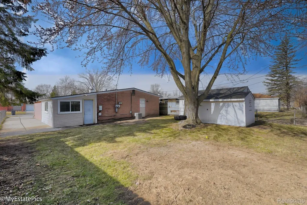 547 S Hawthorne Street Westland City MI 48186